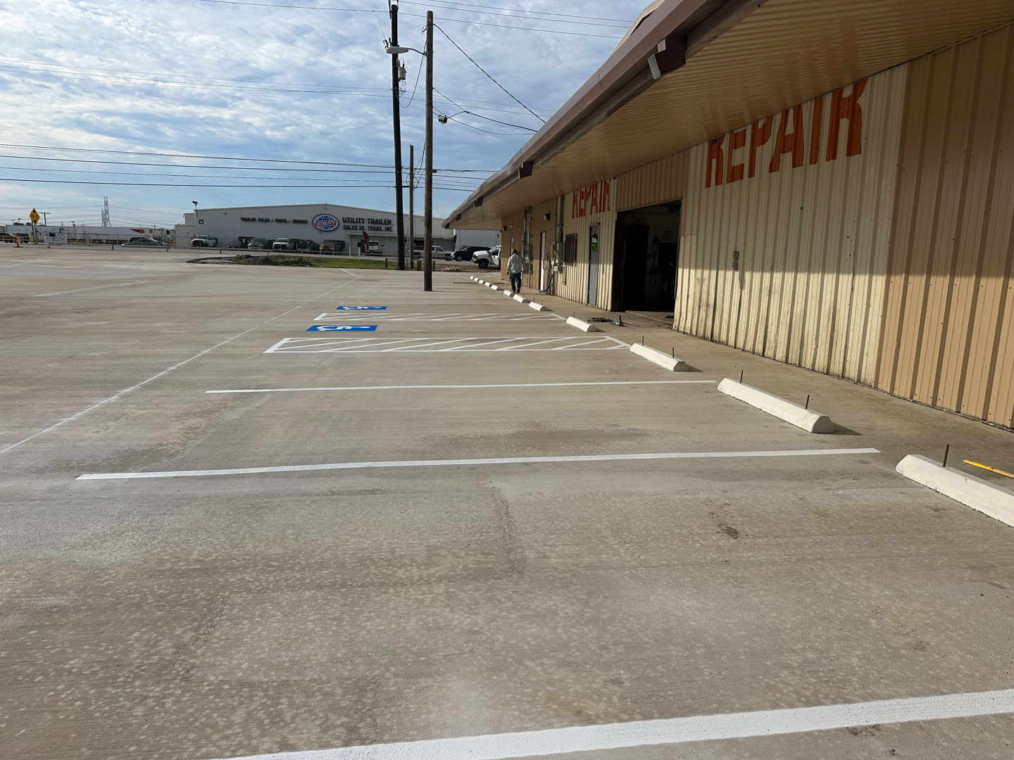 commercial-parking-lot-striping